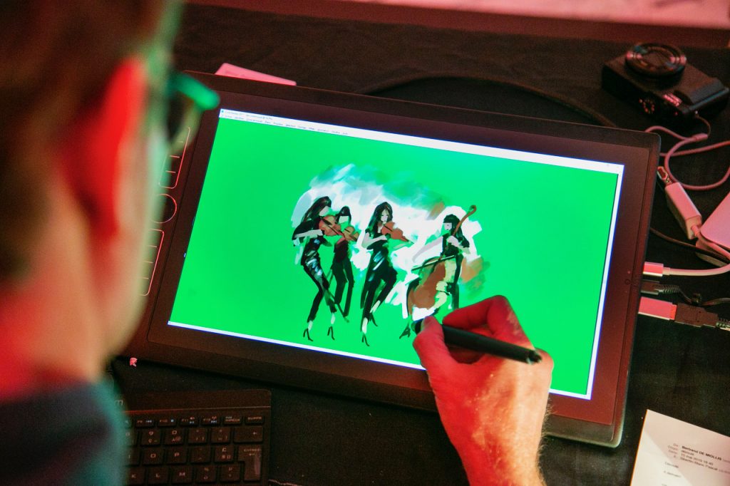 Réalisation d'une illustration digitale lors d'un événement.
